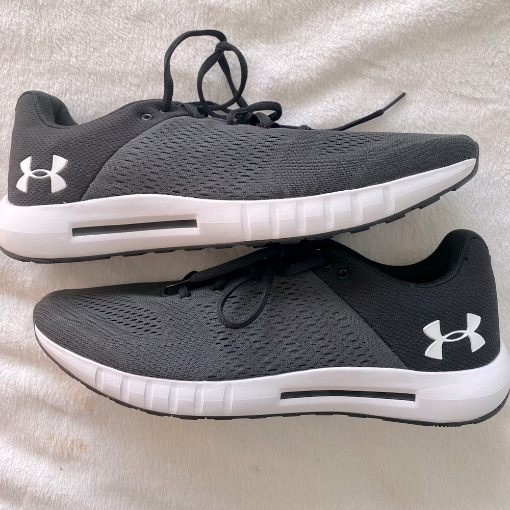 Black under armour hovr shoes
